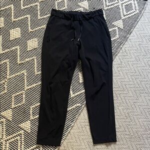 Lululemon black women’s pant. Size 4